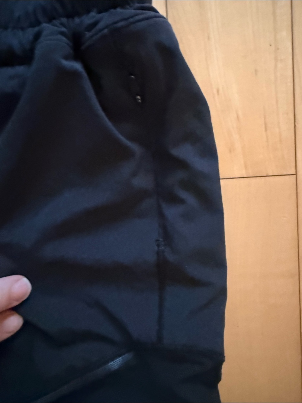 Lululemon Women’s Hotty Hot high rise lined Black shorts 4 inch - Picture 3 of 5